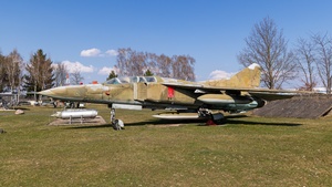 104 - Mikoyan-Gurevich MiG-23UB Flogger-C
