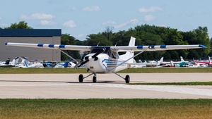 Photo of N406FR - Cessna 172R Skyhawk operated by Lunken Flight Training Center
