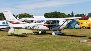 Photo of N42858 - Cessna 182L Skylane operated by Private