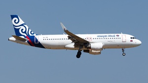 Photo of XU-761 - Airbus A320-214 operated by Cambodia Airways