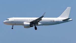Photo of D-ADDY - Airbus A320-214 operated by LEAV Aviation