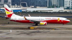 Photo of B-1586 - Boeing 737-8AL operated by Lucky Air