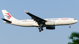 Photo of B-5962 - Airbus A330-243 operated by China Eastern Airlines