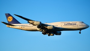 Photo of D-ABYD - Boeing 747-830 operated by Lufthansa