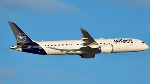 Photo of D-ABPT - Boeing 787-9 Dreamliner operated by Lufthansa