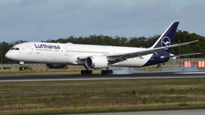 Photo of D-ABPB - Boeing 787-9 Dreamliner operated by Lufthansa