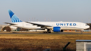 N77012 - Boeing 777-224(ER)