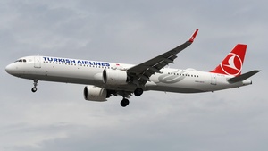 Photo of TC-LTO - Airbus A321-271NX operated by Turkish Airlines
