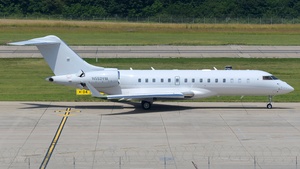 Photo of N552YM - Bombardier Global 6000 operated by Solairus Aviation