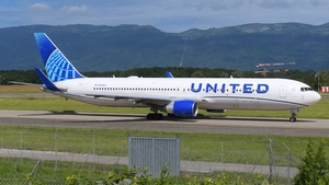 Photo with serial 30028 - Boeing 767-322(ER)