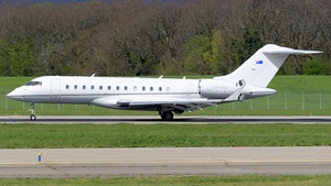 Photo of VH-8MR - Bombardier Global 6000 operated by Business Aviation Solutions