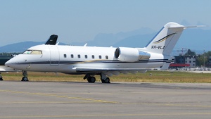 VH-VLZ - Bombardier Challenger 604