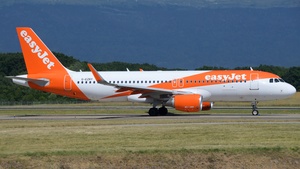 Photo of G-EZRY - Airbus A320-214 operated by easyJet