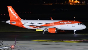 Photo of G-EJCH - Airbus A320-214 operated by easyJet