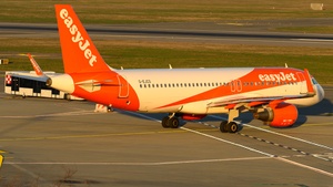 Photo of G-EJCO - Airbus A320-214 operated by easyJet