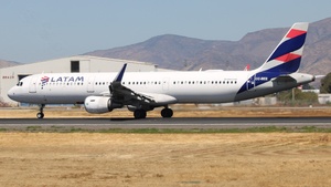 CC-BEE - Airbus A321-211