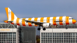 Photo of D-ATCH - Airbus A320-212 operated by Condor