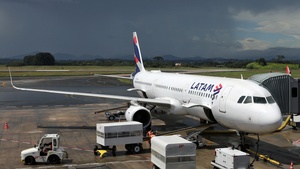Photo of PT-XPN - Airbus A321-211 operated by LATAM Airlines Brasil