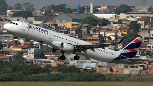 Photo of PT-XPO - Airbus A321-211 operated by LATAM Airlines Brasil