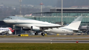 Photo of A7-HWL - Airbus A320-214 operated by Qatar Amiri Flight
