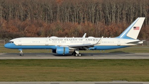 Photo of 99-0004 - Boeing C-32A operated by US Air Force