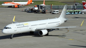 Photo of EC-NLV - Airbus A321-211 operated by Vueling