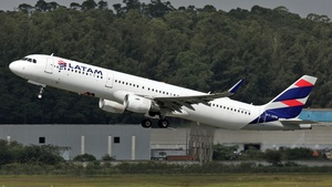 Photo of PT-XPN - Airbus A321-211 operated by LATAM Airlines Brasil