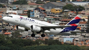 Photo of PT-TPA - Airbus A319-112 operated by LATAM Airlines Brasil
