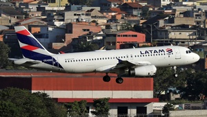 Photo of CC-COO - Airbus A320-233 operated by LATAM Airlines
