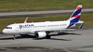 Photo of PR-TYR - Airbus A320-214 operated by LATAM Airlines Brasil