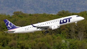 Photo of SP-LMF - Embraer ERJ-190AR operated by LOT Polish Airlines
