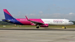 Photo of HA-LXH - Airbus A321-231 operated by Wizz Air