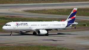 Photo of PT-MXG - Airbus A321-231 operated by LATAM Airlines Brasil