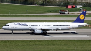 Photo of D-AIRP - Airbus A321-131 operated by Lufthansa
