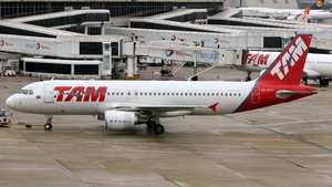 Photo of PR-MYA - Airbus A320-214 operated by LATAM Airlines Brasil