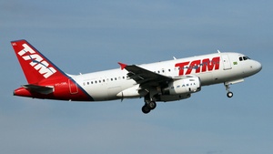 Photo of PT-TML - Airbus A319-132 operated by LATAM Airlines Brasil
