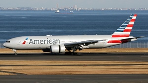 N772AN - Boeing 777-223(ER)