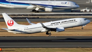 JA348J - Boeing 737-846