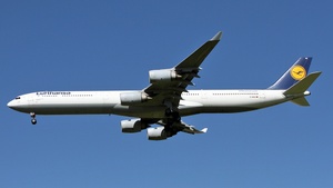 Photo of D-AIHE - Airbus A340-642 operated by Lufthansa