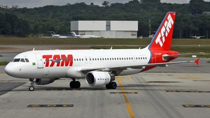 Photo of PR-MHP - Airbus A320-214 operated by LATAM Airlines Brasil