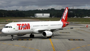 Photo of PT-MXH - Airbus A321-231 operated by LATAM Airlines Brasil