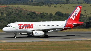 Photo of PR-MAM - Airbus A319-132 operated by TAM Linhas Aéreas