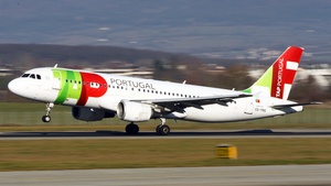 CS-TNS - Airbus A320-214