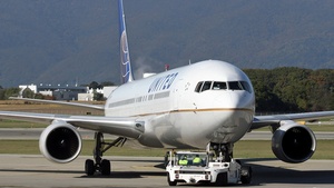 Photo of N672UA - Boeing 767-322(ER) operated by United Airlines