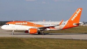 Photo of G-EZOX - Airbus A320-214 operated by easyJet