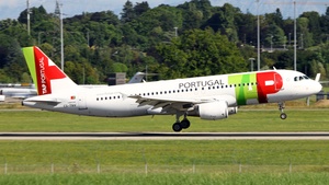 Photo of CS-TNV - Airbus A320-214 operated by TAP Air Portugal