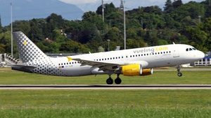 Photo of EC-LOC - Airbus A320-214 operated by Vueling