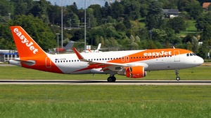 Photo of G-EZPM - Airbus A320-214 operated by easyJet