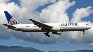 Photo of N644UA - Boeing 767-322(ER) operated by United Airlines