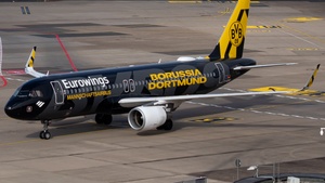 Photo of D-AEWM - Airbus A320-214 operated by Eurowings